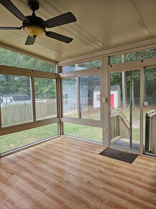 Building Photo - 803 Haskins Dr