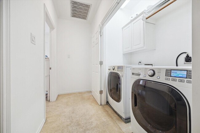 Building Photo - 2842 Briarhurst Park