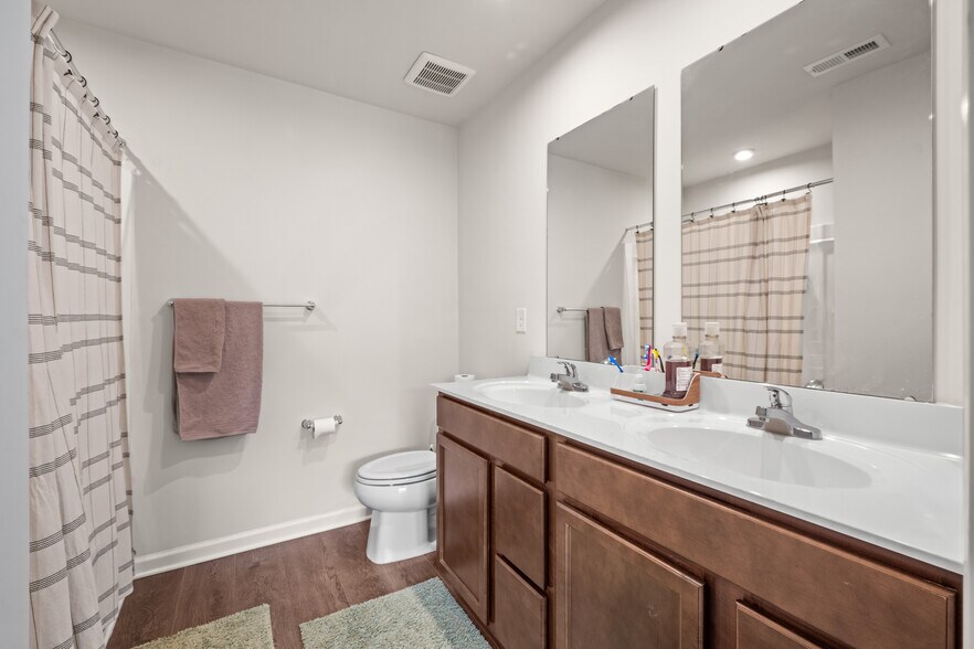 Building Photo - 71 Southwind Dr