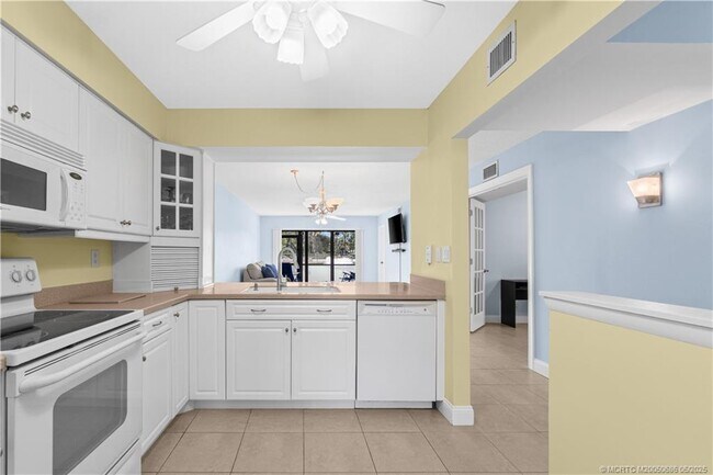 Building Photo - 1001 Sabal Ridge Cir