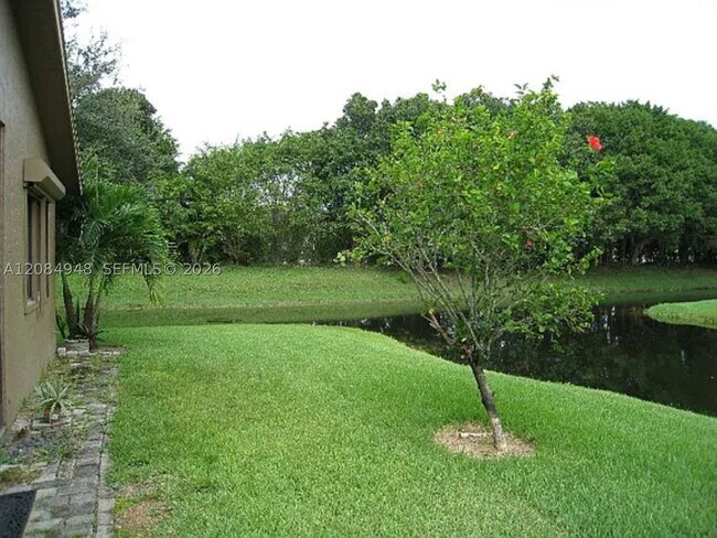 Building Photo - 447 Lakeview Dr