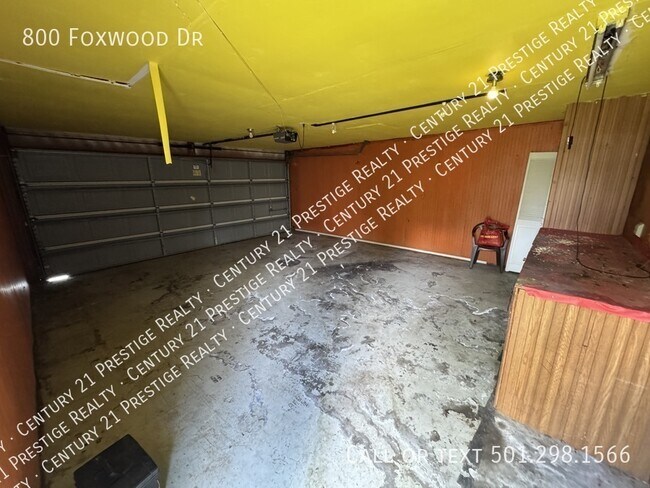 Building Photo - 800 Foxwood Dr