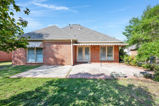 Building Photo - 310 Willow Crest Ln