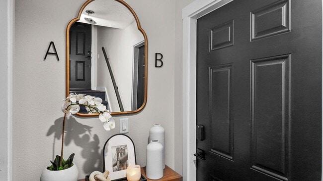 Building Photo - Savvy 1B/1B Unit B I Near Gonzaga/WSU/EWU & 5 Hospitals I Pet Friendly (Furnished)