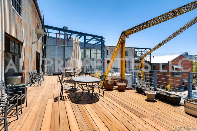 Building Photo - 3377 Blake St