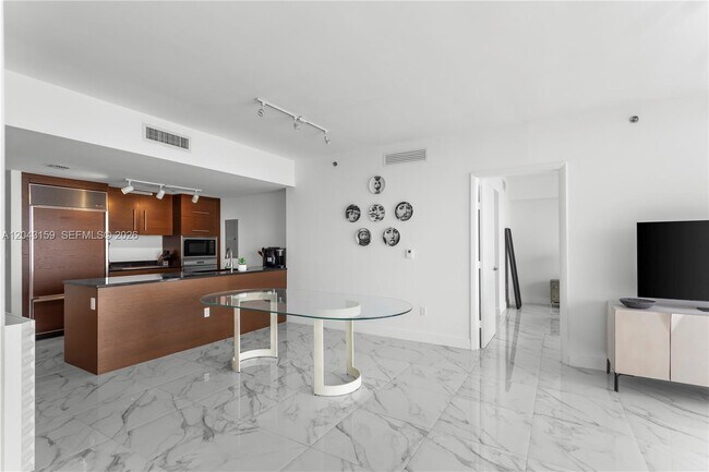 Building Photo - 465 Brickell Ave