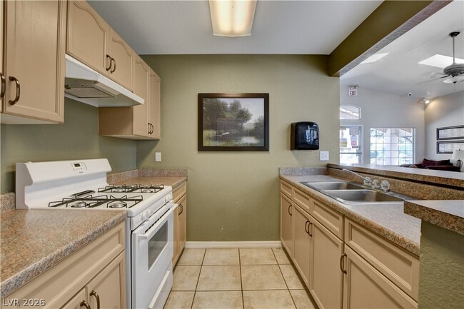 Building Photo - 8039 Teresita Ave