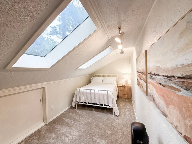 Building Photo - 29 Pinewood Forest Ct