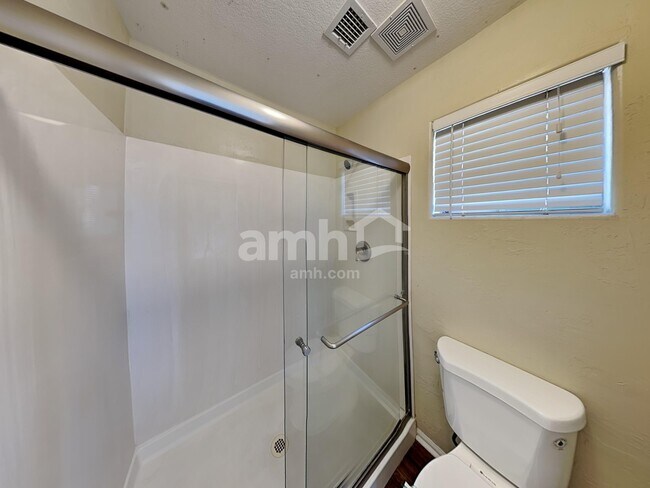 Building Photo - 8409 S 50th Ln