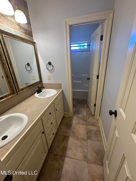 Building Photo - 101 Cedar Green Cove