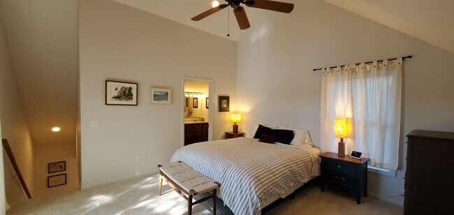 Building Photo - Pre-Leasing Winter and Spring Furnished Rental