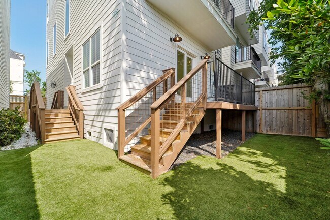 Building Photo - 2520 Ohsfeldt St