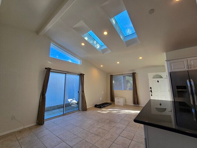 Building Photo - 5011 Lockhaven Ave