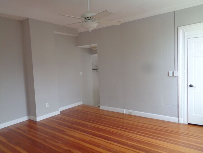 Building Photo - 713 W 33rd St