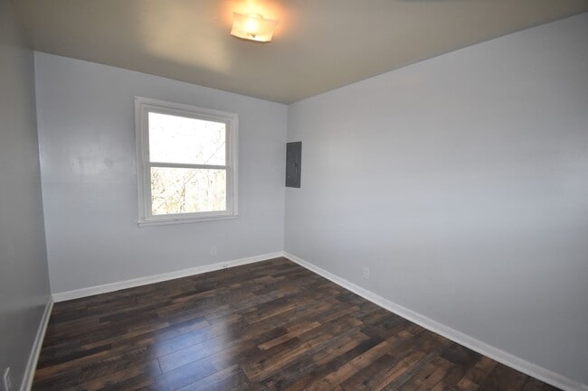 Building Photo - 3 Bedroom Pet Friendly Home For Rent Near ...
