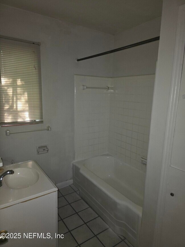 Building Photo - 43 W 41st St