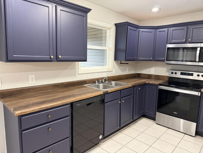 Building Photo - 208 Jackal Dr