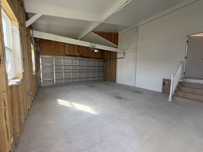 Building Photo - 34651 Robins Song Rd