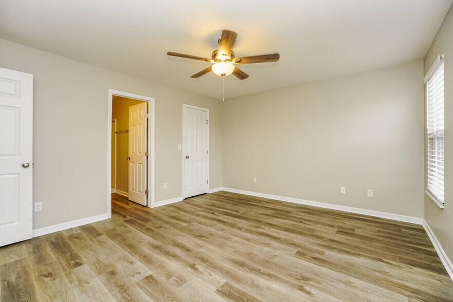 Building Photo - 7428 Willow Leaf Dr