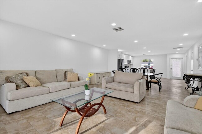 Building Photo - 5093 Privet Pl