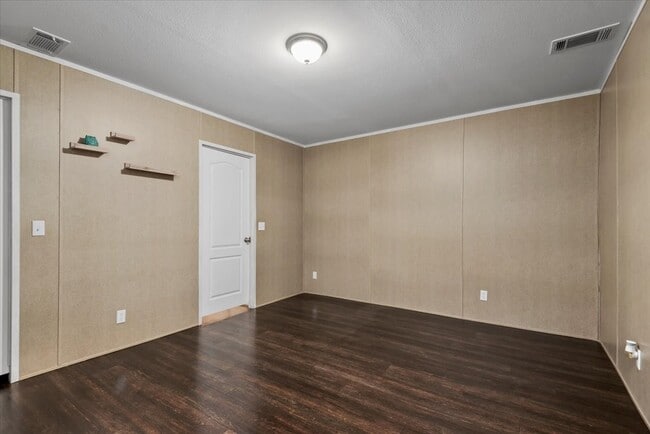 Building Photo - 211 Woodstock