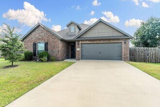 Building Photo - 770 Fontana St