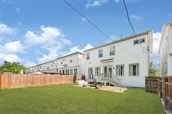 Building Photo - 407 Yale Oaks Ln