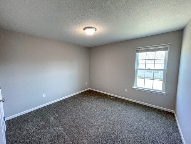 Building Photo - 7050 White Pine Ave