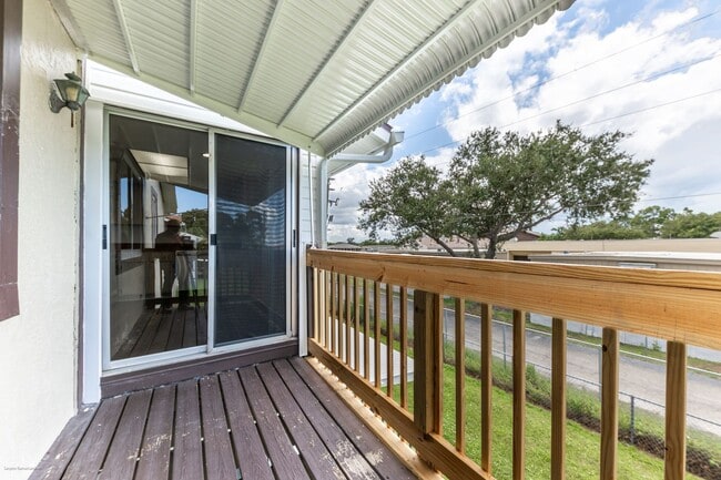 Building Photo - DRASTIC PRICE DROP!!  PRIME LOCATION