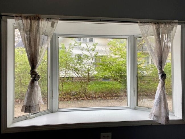 Building Photo - 1 bedroom MAIN floor apartment in Niles