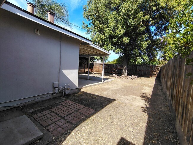 Building Photo - 1806 Enslen Ave