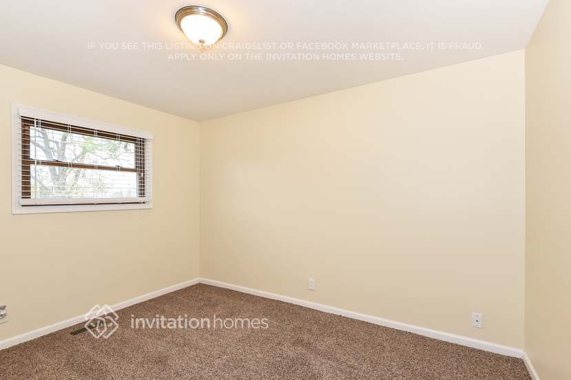 Building Photo - 141 Queenswood Rd