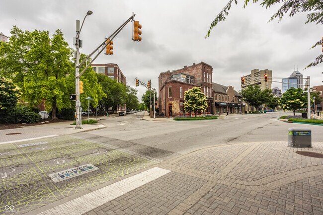 Building Photo - 611 N Park Ave
