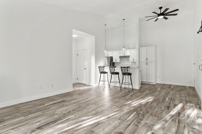 Building Photo - UPGRADED ONE BEDROOM OASIS IN GATED COMMUNITY