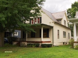 Building Photo - 823 N Cooper St