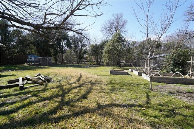 Building Photo - 5516 Joe Sayers Ave