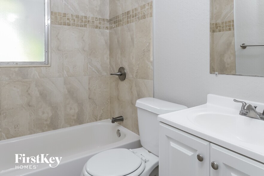 Building Photo - 401 Superior Pl