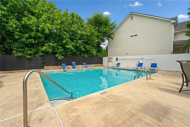 Building Photo - 726 Gardenside Cir SE