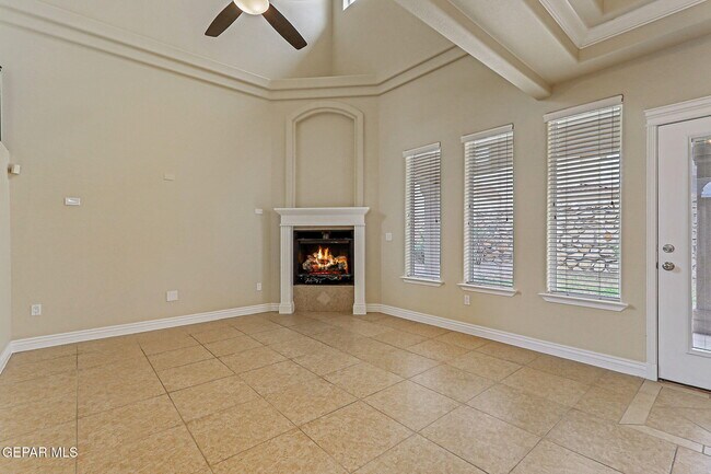 Building Photo - 6285 Wildwood Ct