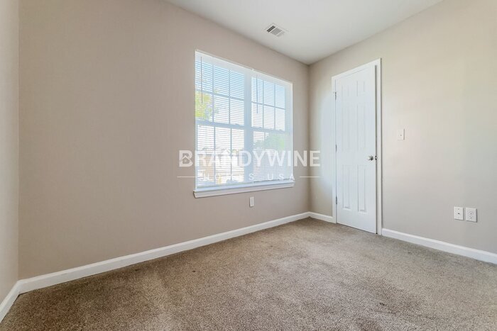 Building Photo - 6065 Flagstaf Walk