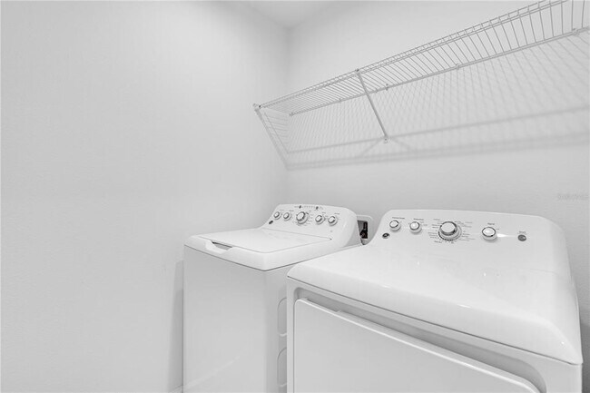 Building Photo - 1160 Lakeshore Breeze Pl