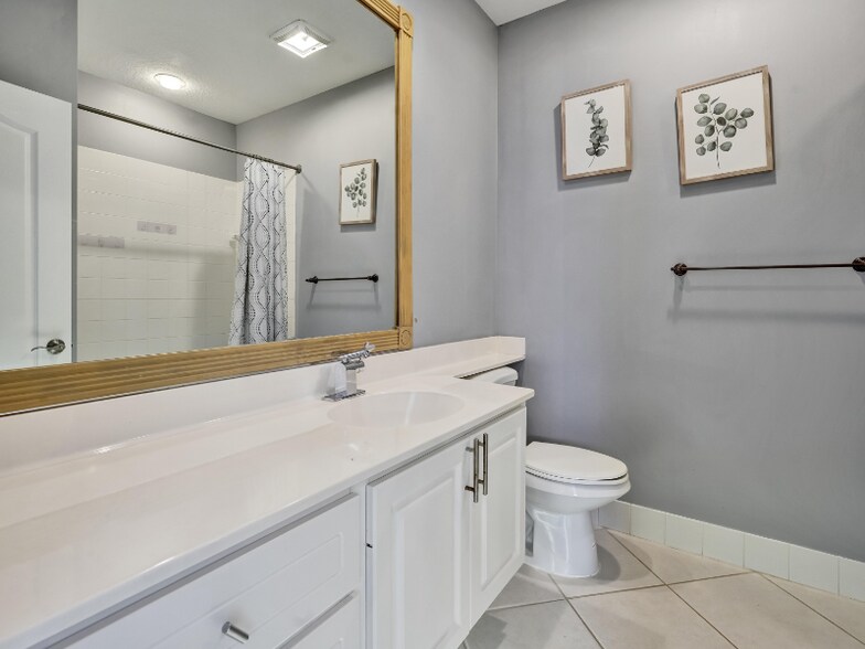 Building Photo - 5609 Cove Cir