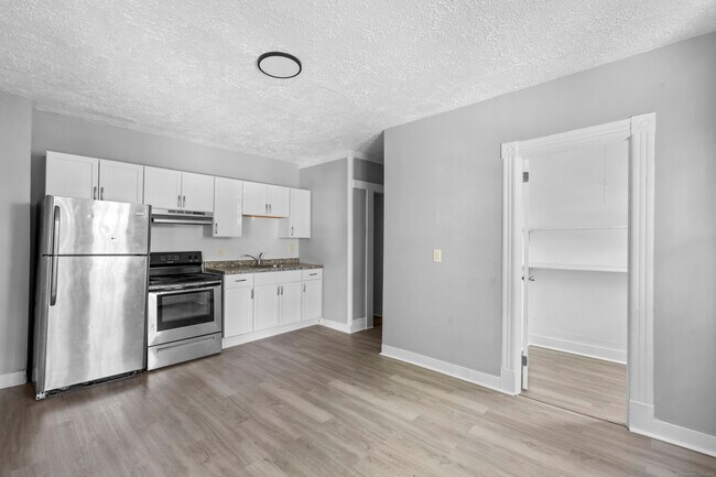 Building Photo - 202 Mather St