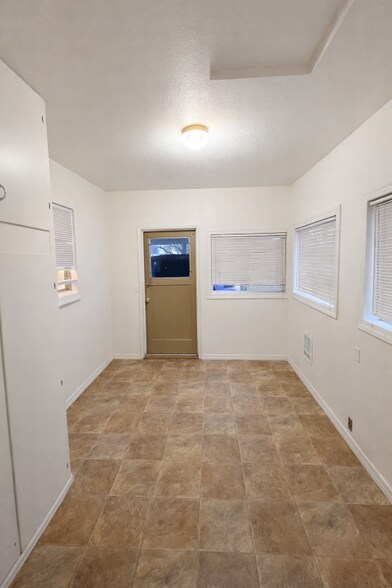 Building Photo - 16031 Rd 10.7 NW