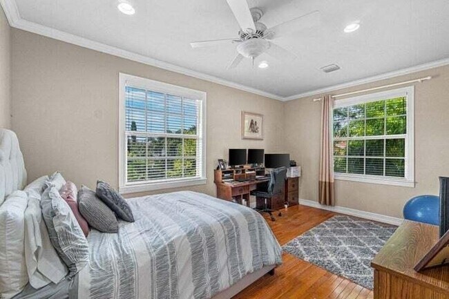 Building Photo - 3117 Florida Blvd