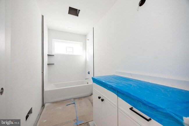 Building Photo - 453 E Franklin St