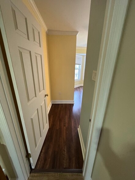 Building Photo - 700 Evergreen Ct