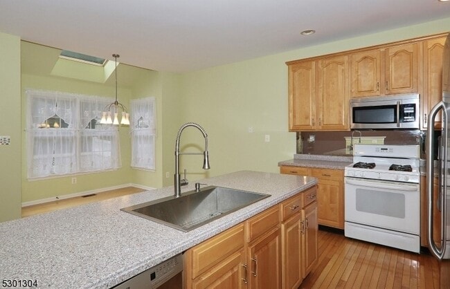 Building Photo - 67 Patriot Hill Dr
