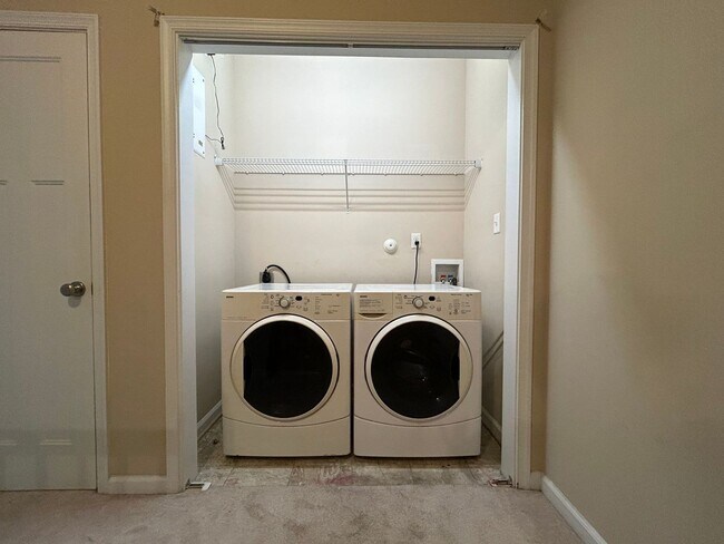 Building Photo - Waterfront Living at Its Finest in Norfolk, VA