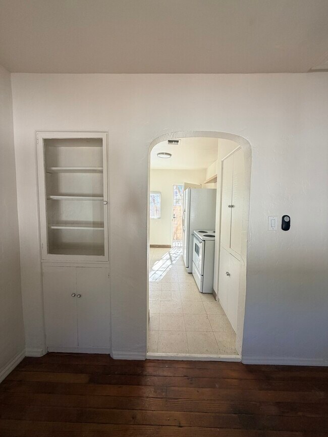 Building Photo - Charming Roosevelt District Cottage